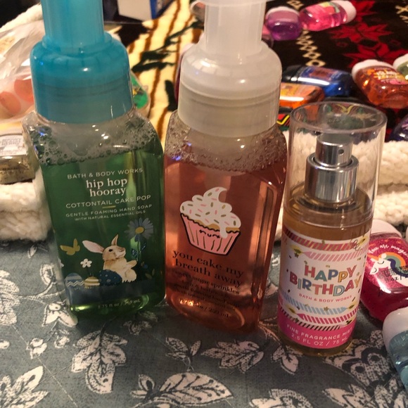 NWT Bath & Body Works Birthday 15 Pc Soap & Sanitizers - Picture 7 of 10